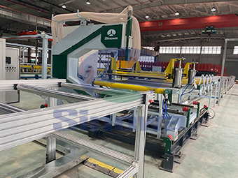 聚氨酯夹芯板成型设备