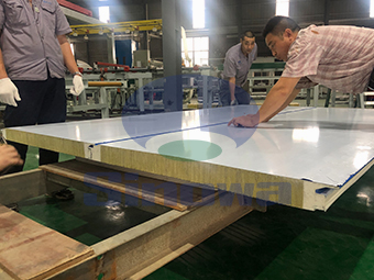 聚氨酯夹芯板成型设备